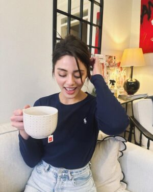 Sıla Türkoğlu Instagram - Tea time with @senaerdemirr 🫣👻