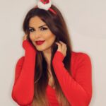 Sahar Moghadass Instagram - سال نو ميلادى رو به همتون تبريك ميگم و اميدوارم روزهاى بهترى رو در سال جديد پيش رو داشته باشيم 🙏🏻 . Happy new year 🌟 . Photo : @faezphotography 📸 . #sahar #saharmusic #newyear #2021 #God #🤍 St John's Wood