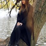 Sahar Moghadass Instagram - من آن گلبرگِ مغرورم كه مى ميرم ز بى آبى ولى با ذلت و خوارى پى شبنم نمى گردم ... . . Photo : @faezphotography 📸 . #sahar #saharmusic #God #love #🤍 Regent's Park