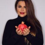 Sahar Moghadass Instagram - يلداتون مبارك 🍉 اميدوارم همگى در كنار عزيزانتون سلامت باشين و لبتون خندون 🙏🏻❤️ . Photo : @faezphotography 📸 . #sahar #saharmusic #shabe_yalda #شب_يلدا #God #🤍 St John's Wood