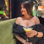 Sahar Moghadass Instagram - دوستان عزيزم و همراهان هميشگى ميخوام بهتون اطلاع بدم از امروز من به طور مستقل كار ميكنم و تحت ليبل كمپانى خاصى نيستم اما ميتونيد كارهامو مثل سابق از سايت راديو جوان و ديگر پلتفرم هاى فارسى زبان دنبال كنيد و امكان دسترسى به آهنگها از طريق اسپاتيفاى كانال تلگرام و يوتوب شخصيم كه لينكشونو به زودى براتون ميزارم امكان پذيره ممنون از اينكه هميشه بهم عشق دادين و اميدوارم از اين به بعد بيشتر در كنارم باشين و حمايتم كنيد 🙏🏻❤️ Photo by : @mahsaarefiii 🥰 Istanbul, Turkey