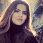 Sahar Moghadass Instagram - برنامه مستند «زوم» را بزودی میتونید بطور انحصاری از اپ، وبسایت و شبکه ماهواره ای #رادیوجوان تماشا کنید . . #sahar #saharmusic #interview #radiojavan