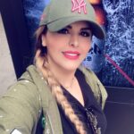 Sahar Moghadass Instagram - انقدر مثل من بلند بلند و از ته دل به تلخيها و طلبكار بودن آدماى دنيا و روزگار بخند و ازشون بى كينه رد شو ، بلكه دنيا و كائنات كم بيارن و روى خوششونو نشونت بدن و آدمهاى خوب سر راهت بزارن ... من هميشه خنديدم و سپردم به كارما اونم هميشه كارشو خوب انجام داده 👌🏻 من ميخندم تا هميشه اون روى سكه رو ببينى و روحيتو حفظ كنى گريه هاتو ، تُو تنهايى چاره كن ،،، بخند و قوى باش تا كسى نتونه شكستت بده .....💪🏻 ( عكسهاى قبل از كرونا اون وقتها كه الان شده آرزو ) . . . #sahar #saharmusic #ghavi_bash #God #love #❤️#🤍 Home, London