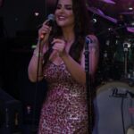 Sahar Moghadass Instagram - بهترين و شيرين ترين لحظه هاى زندگيم روى استيج و در كنار شماست دوستتون دارم ❤️ ١٤٠٢ تير Photo : @mehrnoush_photography 📷 Istanbul, Turkey