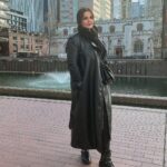Sahar Moghadass Instagram - چه قشنگه جلو آينه ميشينى از خودت با خودت حرف ميزنى دردو دلاتو ميگى خودتو دلدارى ميدى به چشماى قشنگت خيره ميشى ، لبخند ميزنى …. ميدونى هيچكسى غمخوار تو نيست… همه دردو دلاتو به همون آدمه تُو آينه بگو ، هيچكسى مثل خودت فكر تو نيست 🪞 . . #saharmusic #سحر_مقدس London, United Kingdom