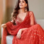 Sanjana Sanghi Instagram - Back to where we began! Here in #Kolkata with my #KadakSingh fam❤️ Seeing #KizieBasu occupy such an irreplaceable place in your hearts has always felt magical, and now to witness you making #Sakshi your own is the cherry on the cake! Ami Taratari Phire Aschi ❤️