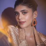 Sanjana Sanghi Instagram - My birthday week has really been nothing short of a candy floss dream. Your love has been overwhelming. Thank you, so much. I love you guys.💜♥️ Been dipped so deep in gratitude & in living the moment, that I haven’t been able share the many special moments that have transpired. But here’s finally starting off with the first one ⭐️ : I realised this birthday was off to a super special start when I brought it in receiving “The Extraordinaire Emerging Millennial Star” at the #BrandVisionSummit by @nexbrands.inc amidst stalwarts across industries that I have looked up to for so many years. Thank you for deeming me worthy of this, for this encouragement, and for this reminder that it’s only just the beginning.🙏🏻🧿 #BrandVisionSummit2023