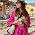 Sanjana Sanghi Instagram - A train from the Ligurian coast then led me to Florence.💕☀️ Dipped in precious ancient history, trickled with beautiful artisanal shops, vintage stores & cafes in every corner, brimming with life. Late night strolls along its streets have felt feel like nectar for an actor’s creative spirit. #SOnVacay #OffDuty . . . . . _______ 📸 1 : Lipsy on @nykaafashion Florence, Italy