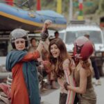 Sanjana Sanghi Instagram - Darte toh hum kisi ke baap se nahi hai 😏 Humare trailer ko itna pasand karne liye, dhanyavaad ❤️🙏🏻 #RadheRadhe #ManjariThings #DhakDhak See you, on October 13th ✨🩷 📸: @khamkhaphotoartist