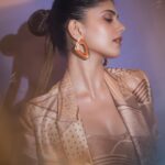 Sanjana Sanghi Instagram - My birthday week has really been nothing short of a candy floss dream. Your love has been overwhelming. Thank you, so much. I love you guys.💜♥️ Been dipped so deep in gratitude & in living the moment, that I haven’t been able share the many special moments that have transpired. But here’s finally starting off with the first one ⭐️ : I realised this birthday was off to a super special start when I brought it in receiving “The Extraordinaire Emerging Millennial Star” at the #BrandVisionSummit by @nexbrands.inc amidst stalwarts across industries that I have looked up to for so many years. Thank you for deeming me worthy of this, for this encouragement, and for this reminder that it’s only just the beginning.🙏🏻🧿 #BrandVisionSummit2023