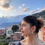Sanjana Sanghi Instagram - Questa e vita 💕☀️🌊 The last few days were spent in some stunning Ligurian towns along the Italian Riviera. Camogli, though, has my heart. Quaint. Undiscovered. People full of love & life. Food full of color & warmth. Focaccia fresh out of the oven by local bakers. Sea food fresh out of the Ligurian sea. Little colourful homes strewn across the hillside, mesmerising, as though a painting made at leisure. I learned that given a choice, I can sit by a street drinking coffee and people watch for days. I also learned that speed boats across choppy sea waters frighten me?🤷🏼‍♀️ • Camogli - PortoFino - Santa Margarita • #SOnVacay #OffDuty Camogli, Riviera Ligure, Italia