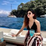 Sanjana Sanghi Instagram - Questa e vita 💕☀️🌊 The last few days were spent in some stunning Ligurian towns along the Italian Riviera. Camogli, though, has my heart. Quaint. Undiscovered. People full of love & life. Food full of color & warmth. Focaccia fresh out of the oven by local bakers. Sea food fresh out of the Ligurian sea. Little colourful homes strewn across the hillside, mesmerising, as though a painting made at leisure. I learned that given a choice, I can sit by a street drinking coffee and people watch for days. I also learned that speed boats across choppy sea waters frighten me?🤷🏼‍♀️ • Camogli - PortoFino - Santa Margarita • #SOnVacay #OffDuty Camogli, Riviera Ligure, Italia