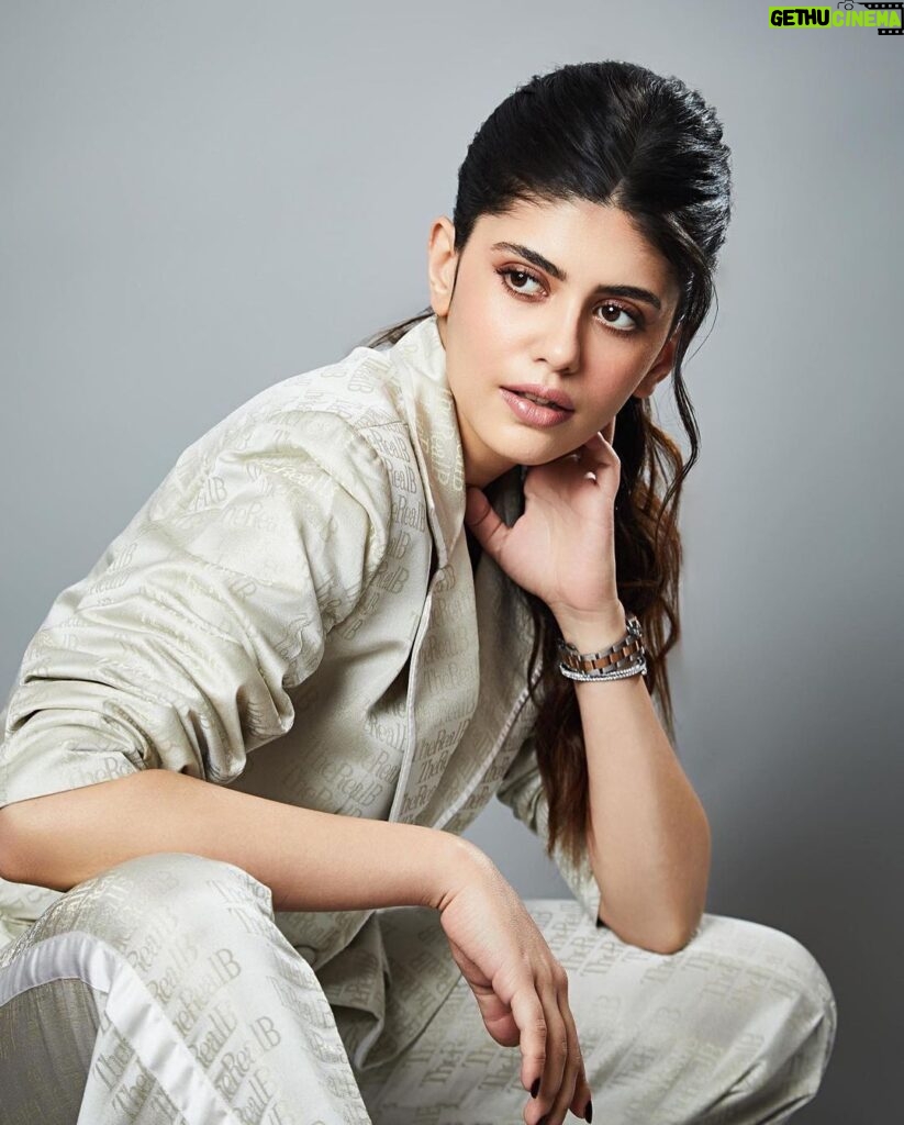 Sanjana Sanghi Instagram - For this tomboy, stepping out on the weekend looks like grabbing a baggy pantsuit & her favourite vintage brogues from New York 🙋‍♀️