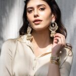 Sanjana Sanghi Instagram - Nachdene Sare ❤️✨ . . . . 👗 : @eshaamiin1 @arbyrheakapoor @arenjewellers 💄: @shrutisharmamakeup @shirleensartistry 📸: @sabiphotography1