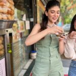 Sanjana Sanghi Instagram - So, work took me back home for a minute and : Had me start the day shooting at my school, spend the morning eating golgappas & chola bhatura at my childhood haunts - all courtesy the fabulous folks at @curly.tales 💕 And then it had me experience the endless love of such a wholesome & electric afternoon at the @srccbusinessconclave 🌸 Heart is happy! Bengali Market