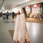 Sara Gurpal Instagram - POV : when you late for your friends wedding #Sarakehndi . . @thevideowala @vikram_singha For : @sunderjewellers @sunderemporium Makeup Hair : @kritikaaguptaa_ Delhi, India