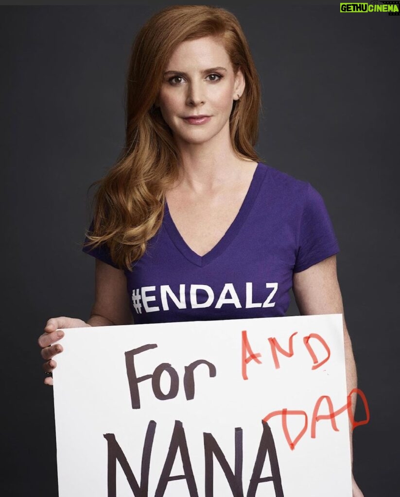 Sarah Rafferty Instagram - Happy Summer Solstice! Happy sunshiniest day of the 365! Today is the longest day of the year. And on this day with the most light, many are shining their light on the darkness of Alzheimers. Please head to @alzassociation for more. Sending love to all the caregivers, today and every long day. 💜☀️ cc: thank you for the sunshiny dress @birdandknoll