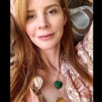 Sarah Rafferty Instagram - Hi! Not the greatest at the solo selfie game BUT I can’t stop taking selfies with my new favorite necklace. Thank you @lindsayjprice for sending me this beautiful pendant and congratulations on the launch of your inspired new jewelry line. Friends, check out Story via @jewelryedit. I can’t wait to see more. Until then, I’ll wear this malachite beauty and make her and all of her healing properties, a part of my “story”…..assuming one of my girls doesn’t steal her first.🤓