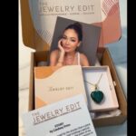 Sarah Rafferty Instagram - Hi! Not the greatest at the solo selfie game BUT I can’t stop taking selfies with my new favorite necklace. Thank you @lindsayjprice for sending me this beautiful pendant and congratulations on the launch of your inspired new jewelry line. Friends, check out Story via @jewelryedit. I can’t wait to see more. Until then, I’ll wear this malachite beauty and make her and all of her healing properties, a part of my “story”…..assuming one of my girls doesn’t steal her first.🤓