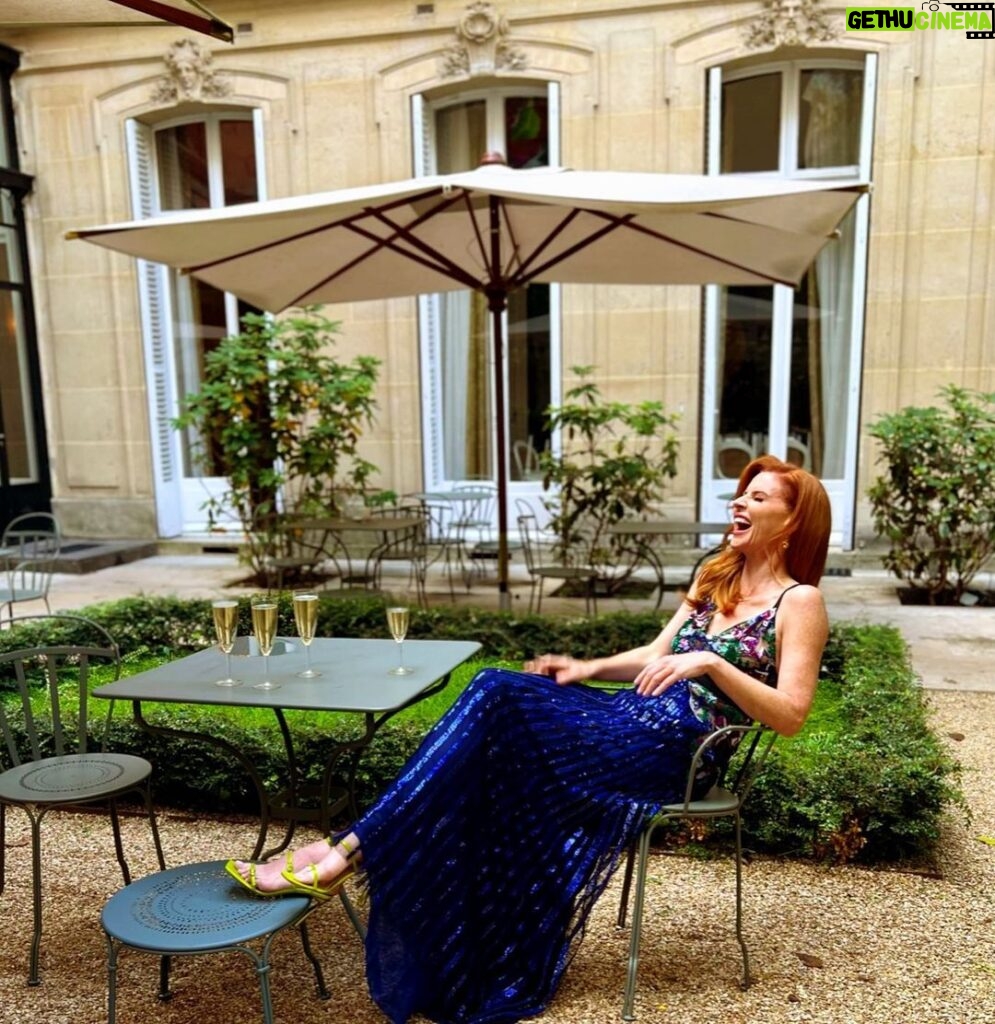 Sarah Rafferty Instagram - Schools out for summer…laughing, crying, crylaughing and maybe drinking all those champagnes. 🥂🥂 How do you say Emotional 🎢 in french? 📷 @nicholasme @stefanierenoma @dorianjollet 👗 @eliesaabworld 👠 @paulandrew Hotel Alfred Sommier