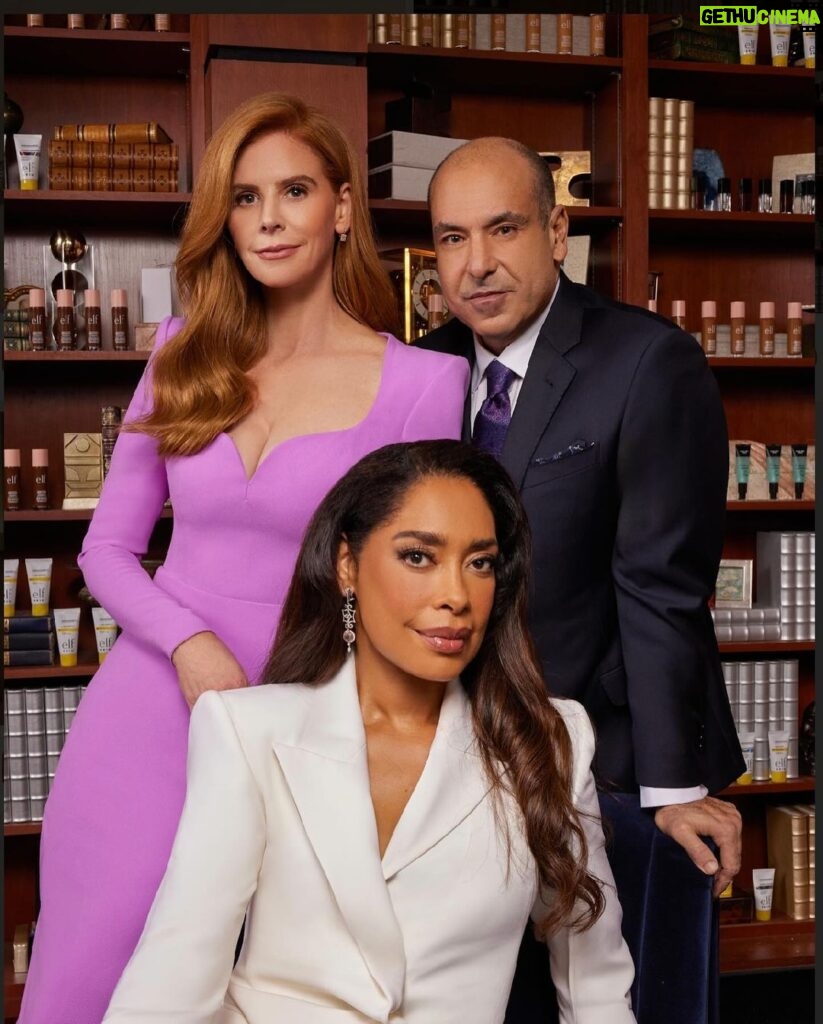 Sarah Rafferty Instagram - Moments from the set of ✨Judge Beauty✨No one serves justice quite like we do in e.l.f. Court, right @rickehoffman & @iamginatorres?! In e.l.f. (and good note taking) we trust💖#eyeslipsfacts.