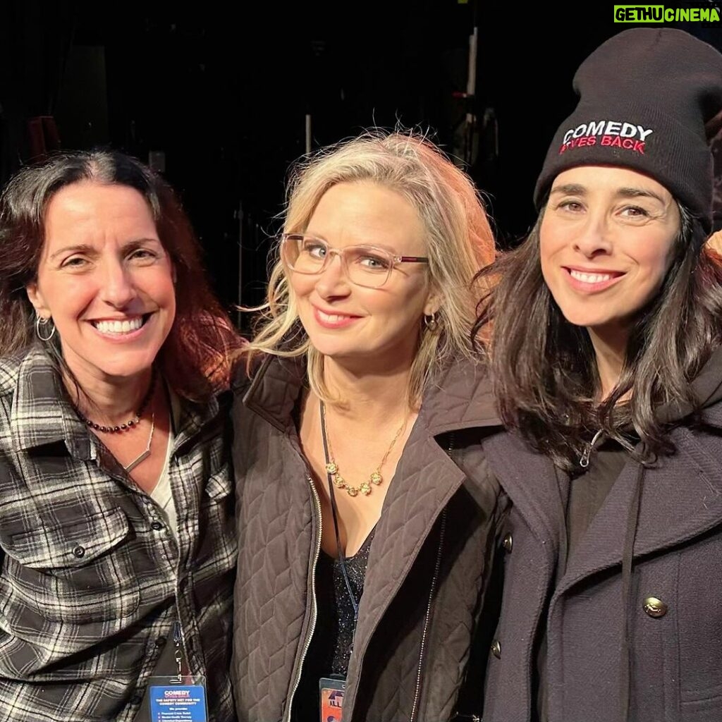 Sarah Silverman Instagram - Had a blast at the @comedygivesback fundraiser and got to hang with my amazing friends-slash- old ROOMMATES BABEEEE!!