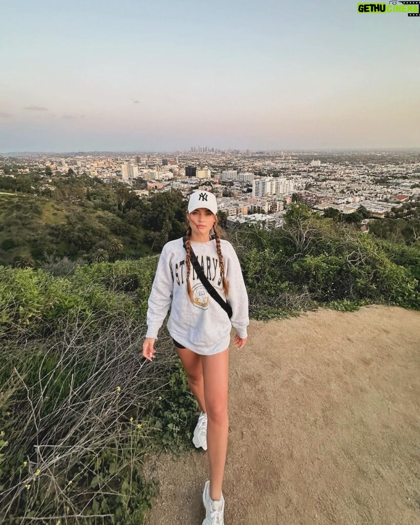 Savannah Clarke Instagram - C O N Q U E R __________________________ It’s not the mountain we conquer but ourselves ____________________________________ #RunyonCanyon #Hike #WalkMore #BackToNature #FreshAir #Exercise #FriendMoments #GettingFit #Sunsets #EveningHikes #LosAngelesWalks #StayFit #Conquer __________________________________ Runyon Canyon