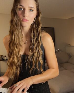 Savannah Clarke Instagram - B E C O M E
_______________________________

You become what you give your attention to. - Epictetus

_______________________________
#FocusOnWhatMatters #MindsetMatters #EpictetusWisdom #PositiveTransformation #SelfGrowthJourney #Lifestyle #Acting #Piano #MusicIsLife #LaughingIsGoodForTheSoul #WeeklyOutfits
__________________________________