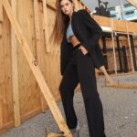 Savannah Clarke Instagram - F I N D Y O U R C O U R A G E ___________________________________ Life shrinks or expands In Proportion to one’s courage. ____________________________________ #denimtops #MyFavBlackPants #FitForTheDay#DenimShoes #StreetsOfLA #WorkSite #PhotosByMe #TheEveryDayProject #AussieInLA #quotesDaily #CourageToGrow #FindYourCourage ___________________________________ West Hollywood CA