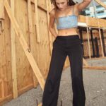 Savannah Clarke Instagram - F I N D Y O U R C O U R A G E ___________________________________ Life shrinks or expands In Proportion to one’s courage. ____________________________________ #denimtops #MyFavBlackPants #FitForTheDay#DenimShoes #StreetsOfLA #WorkSite #PhotosByMe #TheEveryDayProject #AussieInLA #quotesDaily #CourageToGrow #FindYourCourage ___________________________________ West Hollywood CA