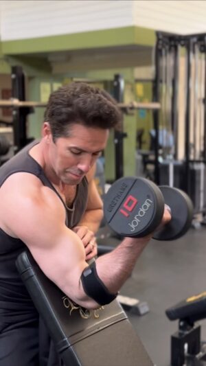 Scott Adkins Instagram - Trade secrets from the muscles from Brussels @jcvd #scottadkins P.S. it’s time for me to pack the muscle back on! @legendsgymrugeley