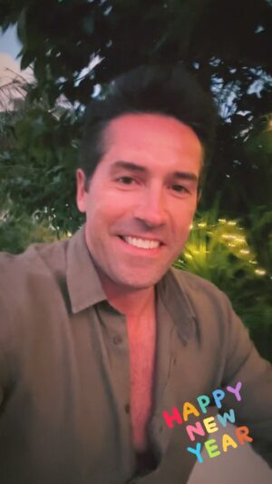 Scott Adkins Instagram - Let’s hope 2023 is better than 2022 🤞