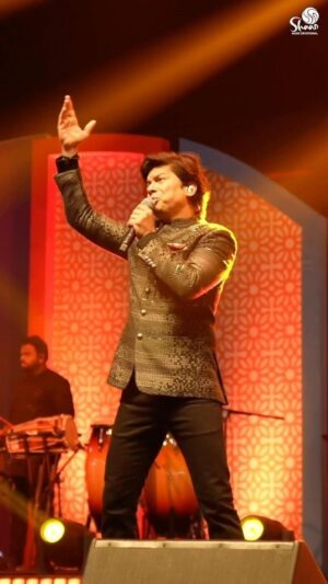 Shaan Instagram - Bajao dhol swaagat mai, awadh mein ram aaye hain🥁🕉️🎊
Listen to “Awadh Mein Ram Aaye Hain” on your favourite Audio streaming platform! 

@shaanmusiclabel @chitralekhaji 

#ShaanMusic #ShaanDevotional