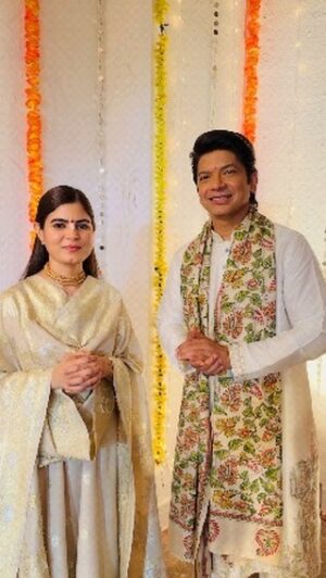 Shaan Instagram - Jai Shri Ram 🙏
Prepare for a celestial experience as soulful Singer Shaan and Devi Chitralekhaji come together to present the heartwarming devotional song " Awadh Main Ram Aaye Hain." This musical offering is a warm welcome to Lord Ram, coinciding with the auspicious occasion of Ram Mandir Pran Pratishtha.
Be part of this harmonious celebration of Lord Ram with love and melody.
Stay tuned for the divine symphony! 🙏🎶 

Awadh Main Ram Aaye Hain
Credits
Artist: @singer_shaan & @Chitralekhaji
Music: @gauraproductions @the.broducer_
Lyrics: @hashvishwa
Label: @shaanmusiclabel

#RamMandirPranPratishtha #DevotionalSong #ShaanMusic #DeviChitralekhaji #ShaanMusicLabel #ShaanMusicDevotional
#HaripremFilms #GauraProductions #GauraStudios #AwadhMainRamAayeHain #RamAayeHain #ShriRam #AyodhyaMandir #RamMandir