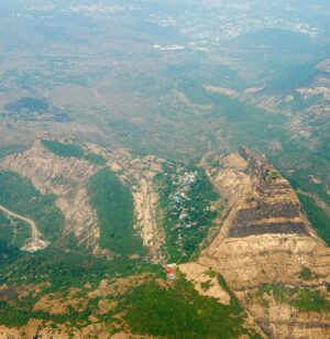Shaan Instagram - Just about 10 mins from landing into Mumbai .. I have been noticing this settlement sheltered by the Sayadris on one side and a sharp cliff on the other .. like a natural fortress .. I wish someone could help me know .. the name of this village .. this location .. I would love to go here .. 🙏🤗❤️
