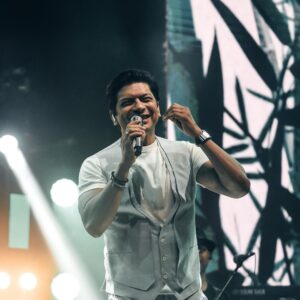 Shaan Instagram - हम को तो राहें थी चलती 
वो खुद अपनी राह बनाता, 
गिरता संभालता मस्ती में चलता था वो |

Life is 10% what happens to you and 90% how you react to it. — Charles R. Swindoll

Sometimes life takes control over you, and you need to take control back.

🕊️

#ShaanLive
