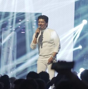 Shaan Instagram - हम को तो राहें थी चलती 
वो खुद अपनी राह बनाता, 
गिरता संभालता मस्ती में चलता था वो |

Life is 10% what happens to you and 90% how you react to it. — Charles R. Swindoll

Sometimes life takes control over you, and you need to take control back.

🕊️

#ShaanLive