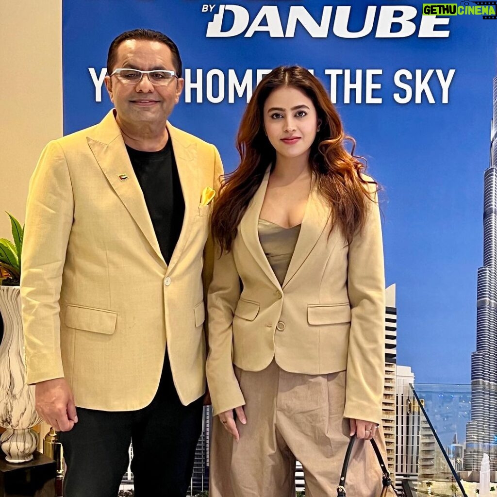 Shobhita Rana Instagram - The 1% Man of Dubai, Mr. @rizwan.sajan sir Thank you for having me over at @danubeproperties 🤝🇦🇪 #Bayz101byDanube #RizwanSajan #Danubeproperties #Dubairealestate Danube Properties