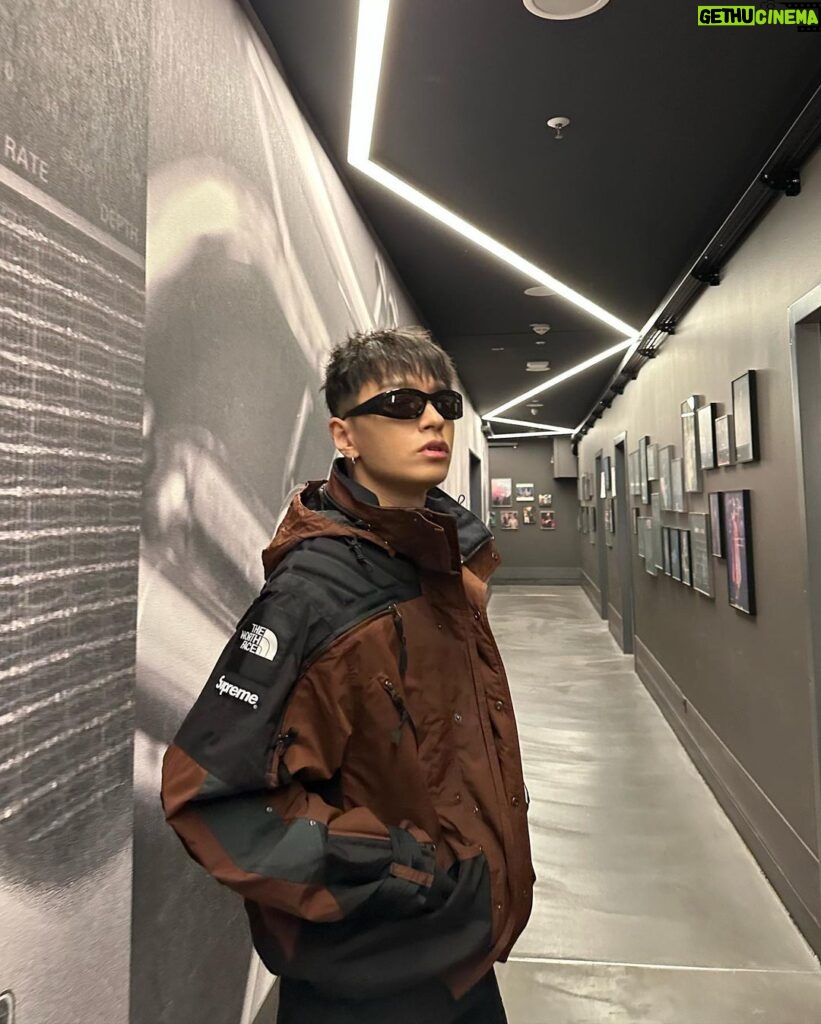 Simon Dominic Instagram - 자 드가자 Uber Eats Music Hall