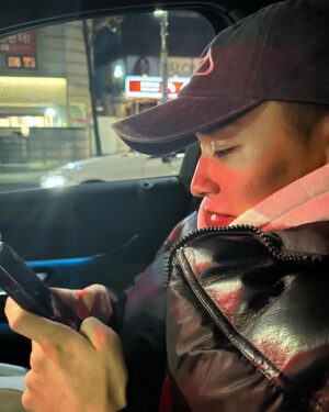 Simon Dominic Instagram - 내년에 봬요 누나