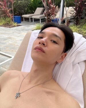 Simon Dominic Instagram - 내년에 봬요 누나