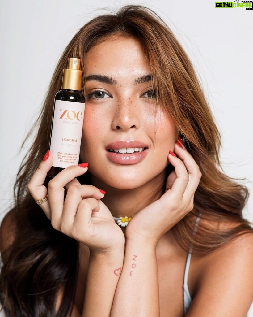 Sofia Andres Instagram - Thank you for the never ending love and support ya’ll 🤍🫶🏻 Our products are still available here @zoessentialsph Add our famous Alcospray to your 🛒 now! 🛍️ Stay fresh and sanitized with Zoe Essentials Alcospray in English Pear scent - a must-have for on-the-go protection!