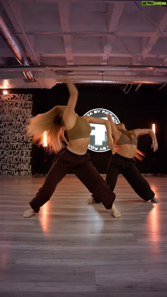 Sofya Plotnikova Instagram - Lost 💔 danced by @kseniya.goryacheva & @sofyaplotnikova cam: @antik20023 place: @fotbaza_dancestudio ch by @kseniya.goryacheva Moscow, Russia