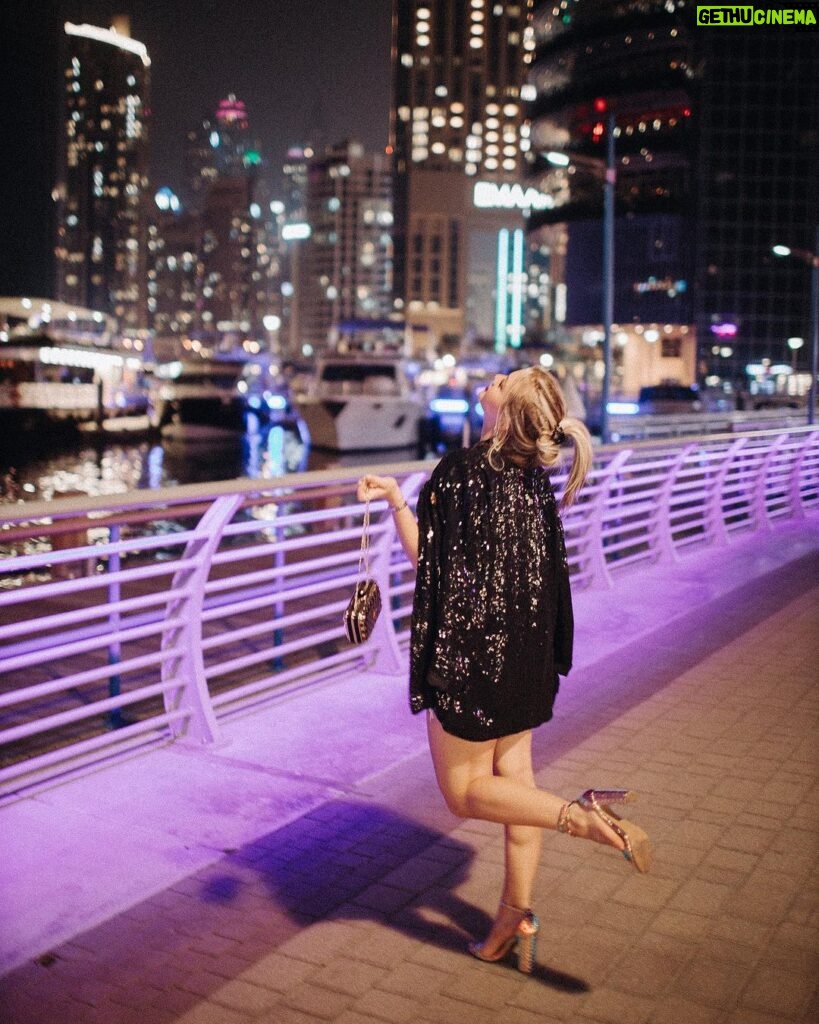 Sofya Plotnikova Instagram - after party in night Dubai💫🍾 ph by @plotnikovart United Arab Emirates
