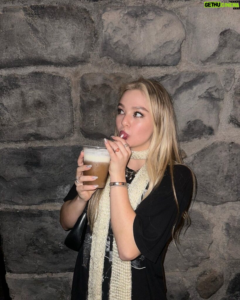 Sofya Plotnikova Instagram - what a weekend🙊🖤✨ • My first horror night at @unistudios • First sip of butterbeer (new fav desert🫶🏼) • Fun times with new & old friends • Filled with lots of adrenaline • So much screaming to the point of loosing my voice🫠 Universal Studios Hollywood