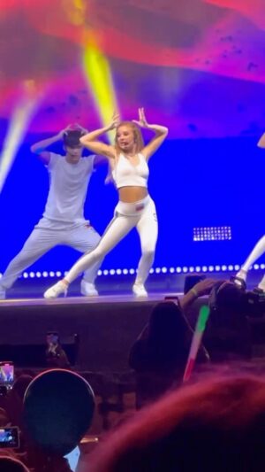 Sofya Plotnikova Instagram - NOW YOU DANCE 🔻

Registration for my online dance intensive program is open 🥹😍

The best price will be for those who fills out the form first😉 link in BIO🚀