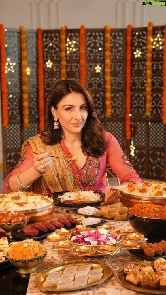 Soha Ali Khan Instagram - @sakpataudi ki Diwali daawat ki shaan, sirf Behrouz Biryani 👑 Just like her, indulge in royal biryanis and kebabs, along with a nazraana of festive sweets like Royal Baklavas, Moong Dal Halwa and Kaju Katli to delight your guests on Diwali 💫 Order Royal Diwali Daawat: BehrouzBiryani.com | Behrouz app | EatSure | Zomato | Swiggy #behrouzbiryani #biryani #kebabs #mithai #desserts #diwalispecial #baklava #kajukatli #sohaalikhan #diwali #diwali2023