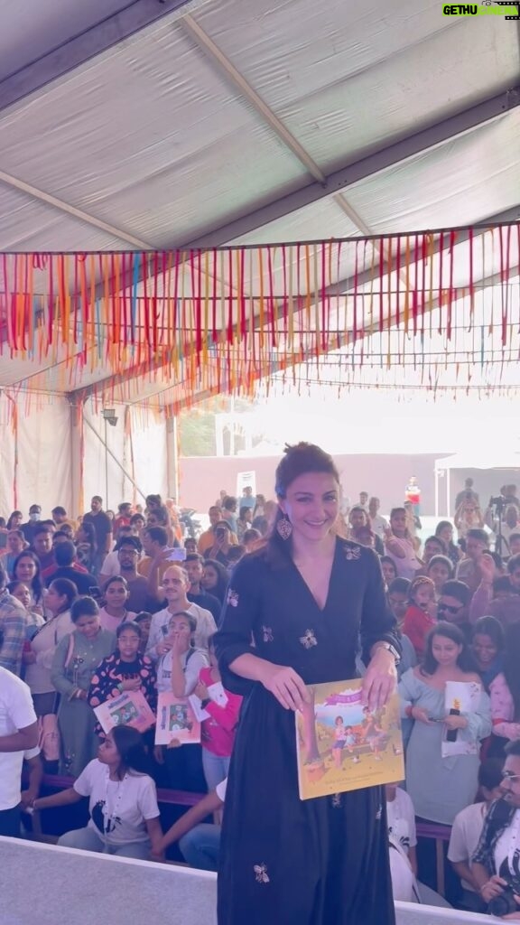 Soha Ali Khan Instagram - Sharing #inniandbobo at the #kukdukoo art festival in #gurugram yesterday #childrensbook #literaryfestival #author @penguinindia @penguinsters
