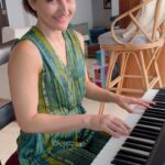 Soha Ali Khan Instagram - If you want to beat stress, get out of a rut, refocus your brain, have fun and learn something - rediscover an old hobby or passion - in my case its the 🎹 🎵 I don’t know about my neighbours but I’m feeling pretty good about myself!! #piano #beethoven #furelise #workinprogress @joybose24