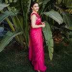 Soha Ali Khan Instagram - Branching out … 🍃 Styling @kareenparwani Outfit @reetiarneja Jewels @jet_gems Photography @whatknotin